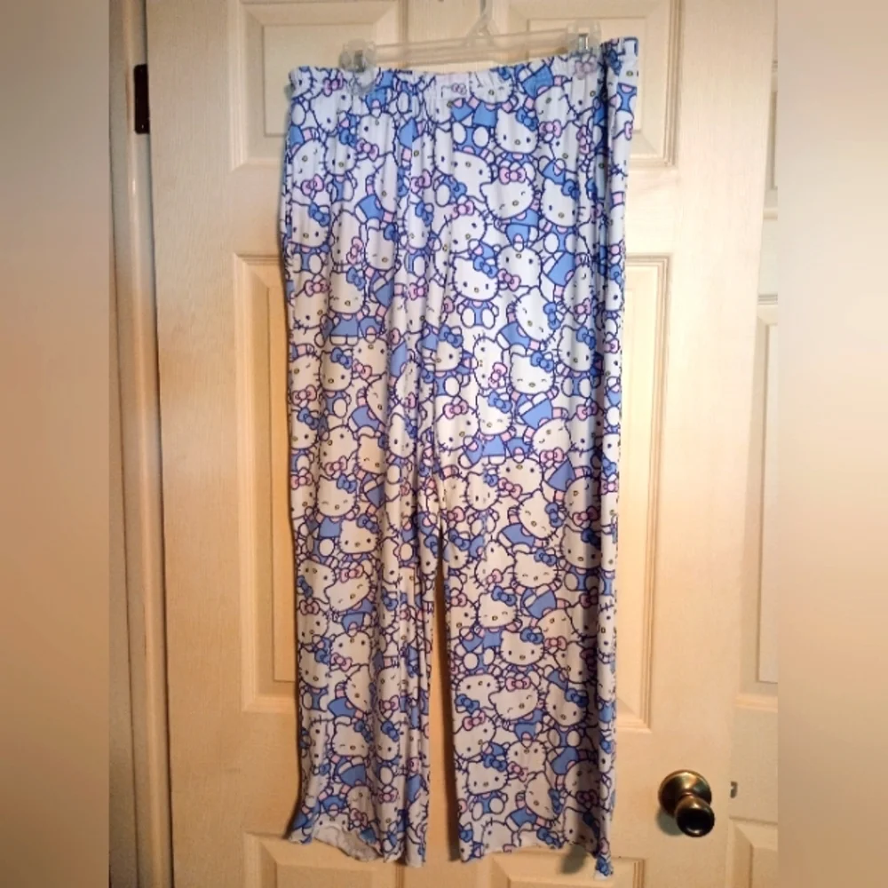 Hello Kitty Pajama Pants Size Large - Picture 2 of 4